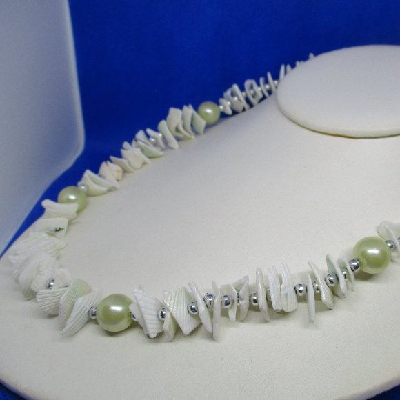 Seashell Necklace Real Seashell Chips Faux Pearls SilverTone Plastic Spacer Bead - Picture 5 of 12